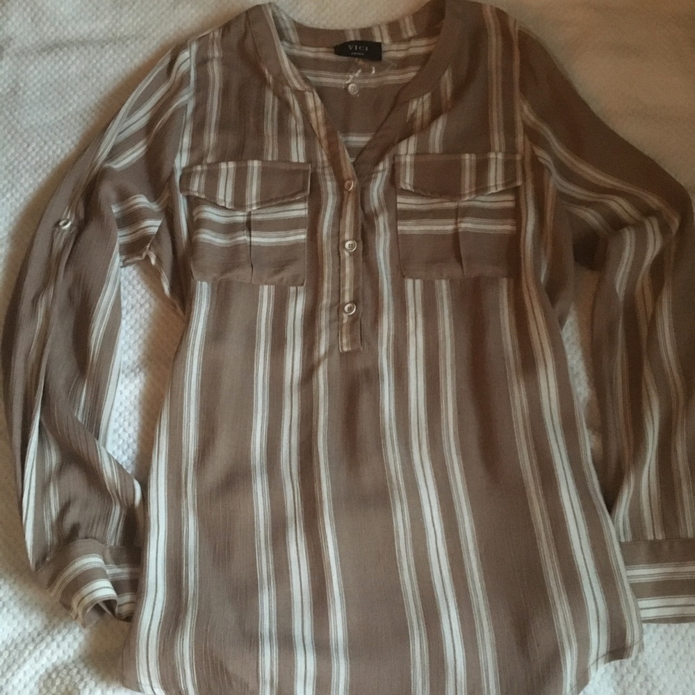 Women’s new creme/Lt brown button down blouse